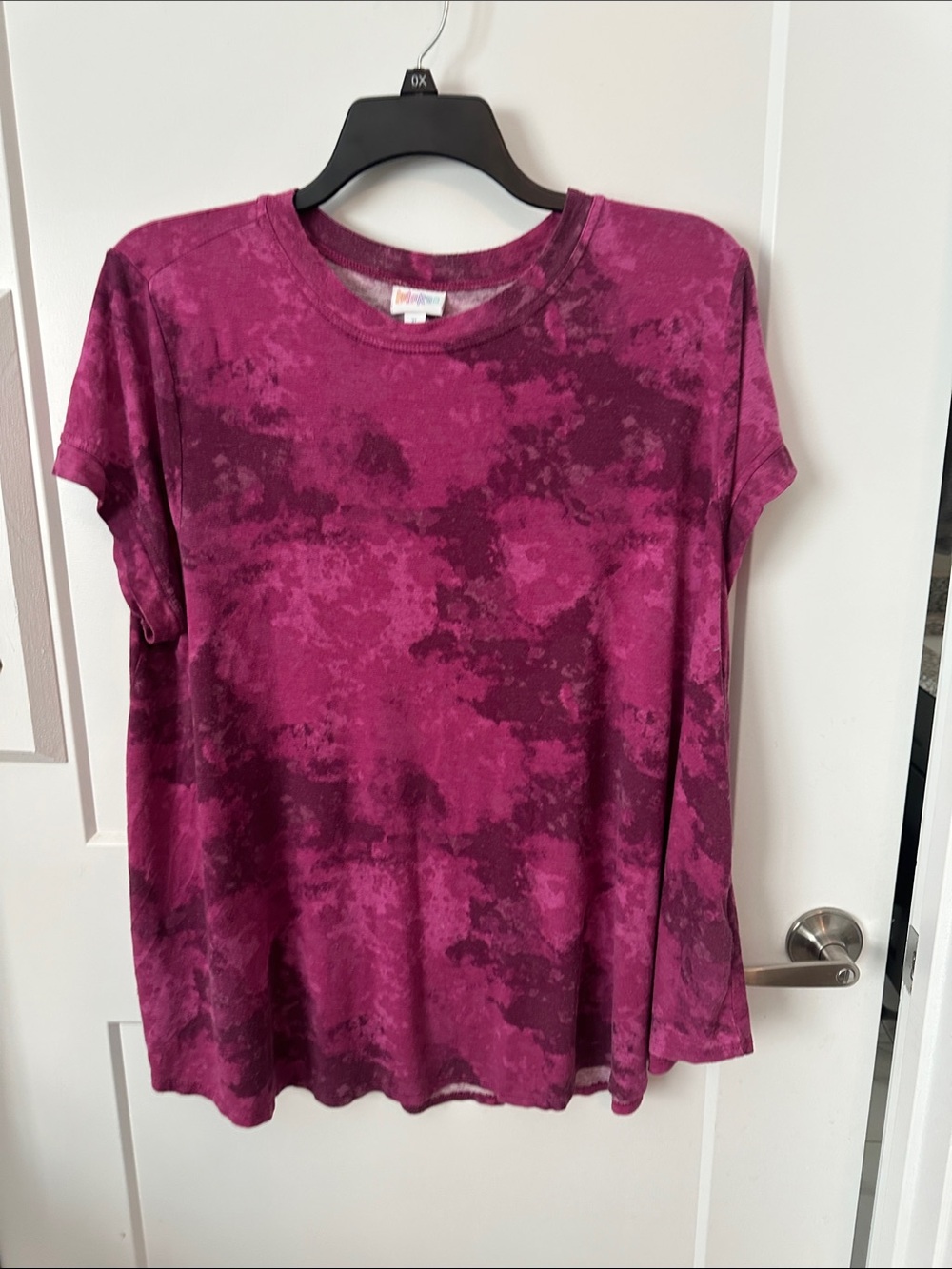 LuLaRoe Short Sleeve Tee in Deep Magenta Wash